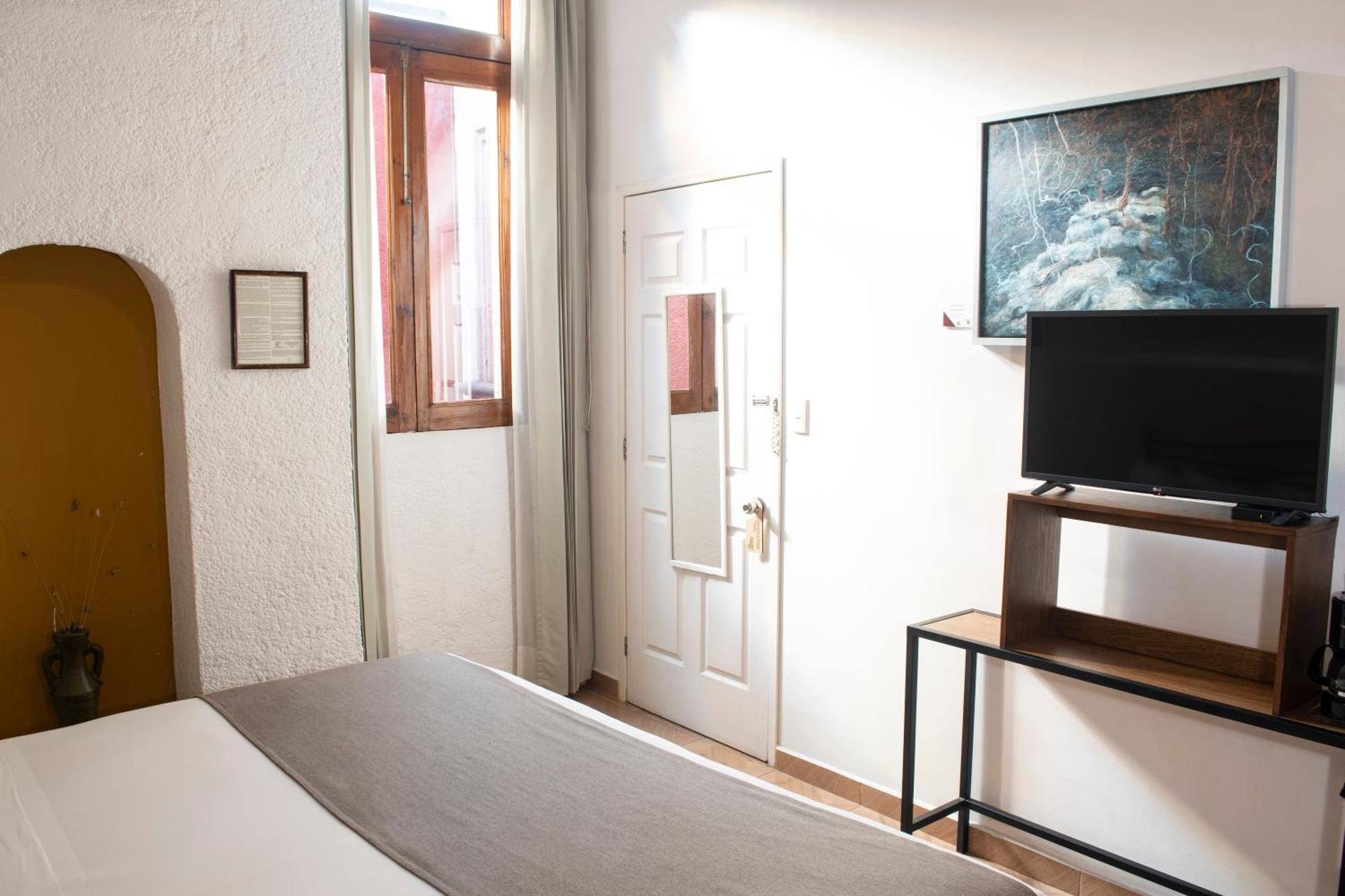 Portico Hotel & Galeria Morelia Room photo
